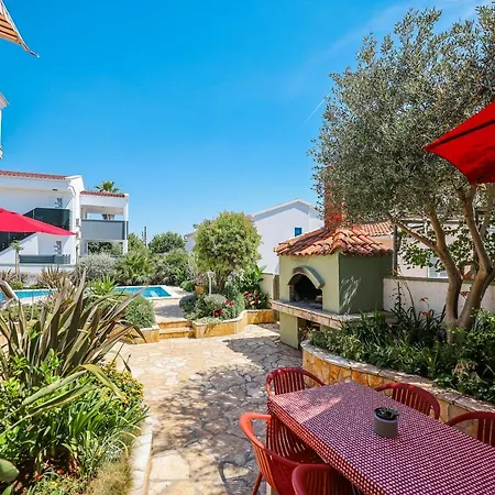 Goga Holiday home *